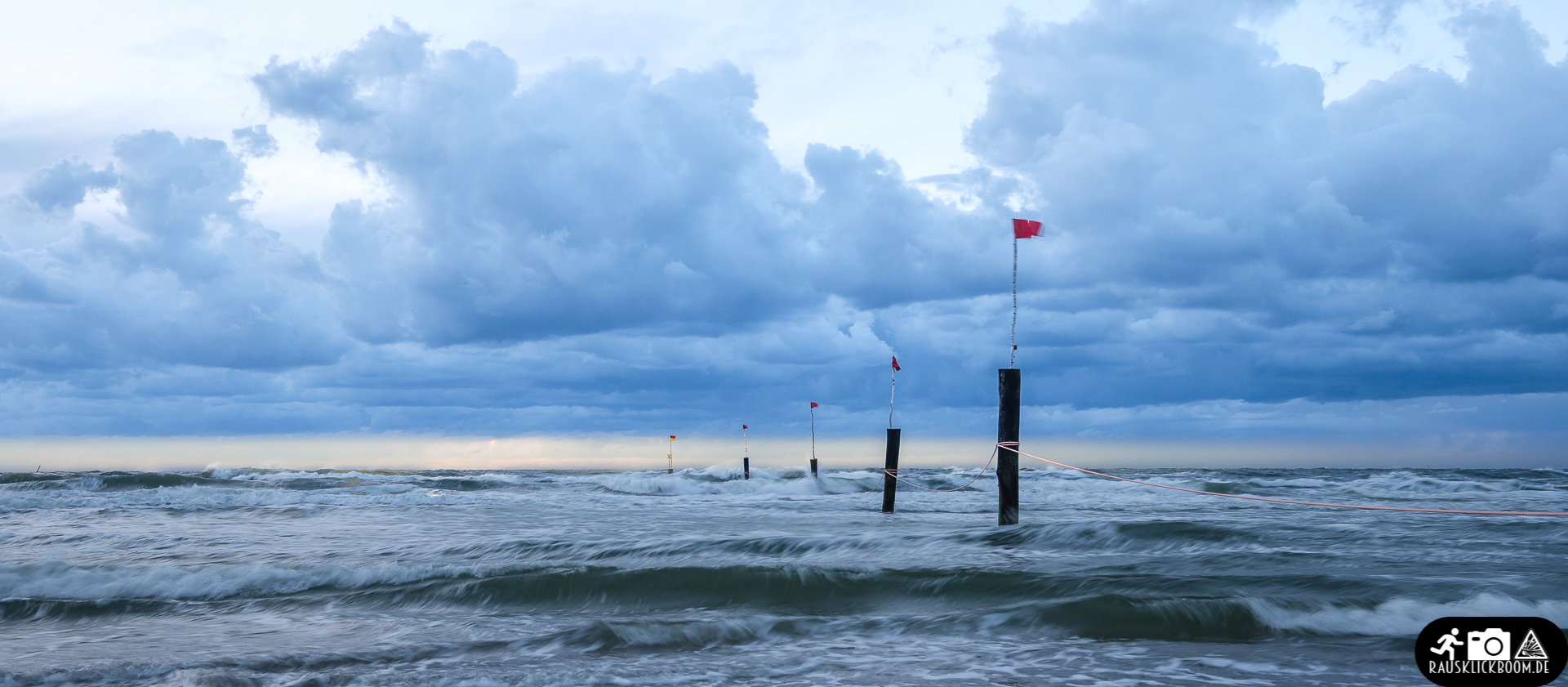 Langzeitbelichtung von Wasser an der Nordsee- Strand von Norderney
